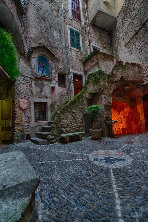 Bed and Breakfast Bb Le Gemme Dolceacqua Exterior foto